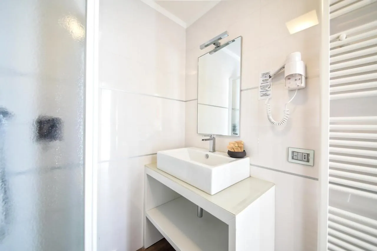 H2O Rooms Moniga del Garda Bed & Breakfast